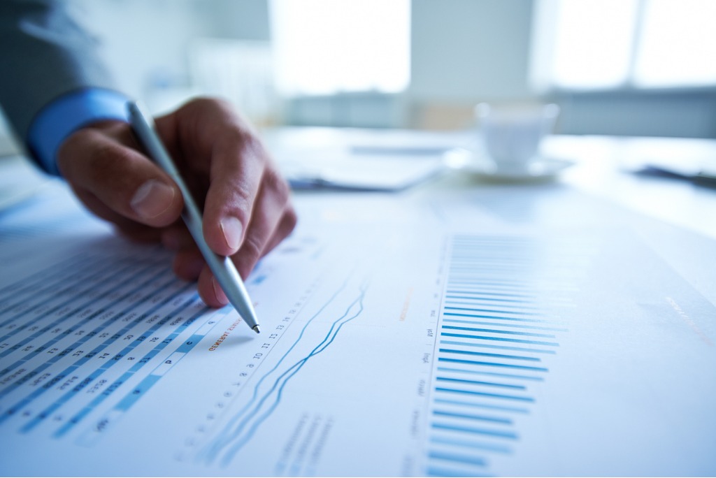 Financial data analysis and reporting